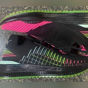 Women’s size 8 PUMA IGNITE tennis shoes